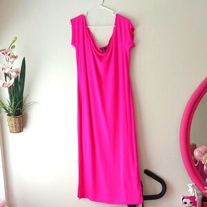 Pink short sleeve dress size 3X brand new. Split on both sides.